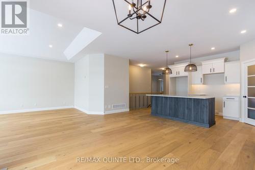 6 Vaughn Court, Belleville, ON - Indoor Photo Showing Kitchen With Upgraded Kitchen