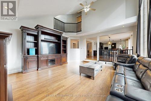 286194 County Rd 10, Mono, ON - Indoor Photo Showing Living Room