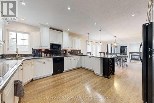 286194 County Rd 10, Mono, ON - Indoor Photo Showing Kitchen With Upgraded Kitchen