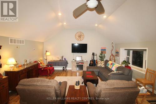 401838 Grey County Road 4, West Grey, ON - Indoor Photo Showing Living Room