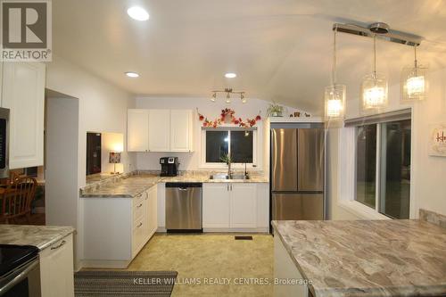 401838 Grey County Road 4, West Grey, ON - Indoor Photo Showing Kitchen With Upgraded Kitchen