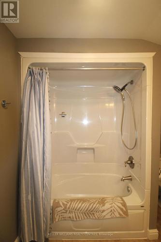 401838 Grey County Road 4, West Grey, ON - Indoor Photo Showing Bathroom