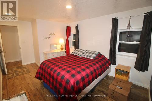 401838 Grey County Road 4, West Grey, ON - Indoor Photo Showing Bedroom