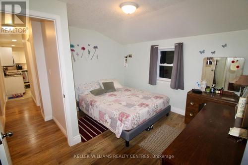 401838 Grey County Road 4, West Grey, ON - Indoor Photo Showing Bedroom