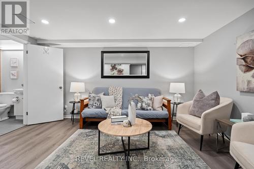 1409 Ritson Road S, Oshawa, ON - Indoor Photo Showing Living Room