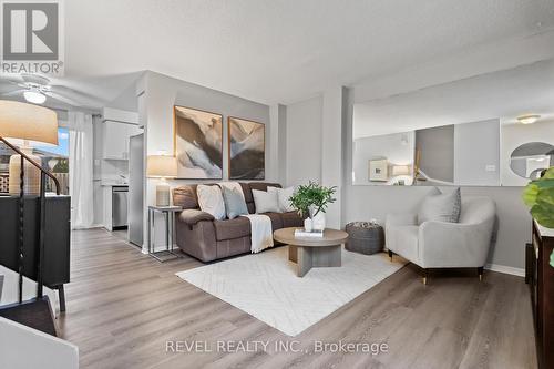 1409 Ritson Road S, Oshawa, ON - Indoor Photo Showing Living Room