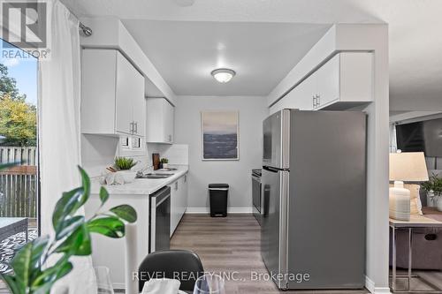 1409 Ritson Road S, Oshawa, ON - Indoor Photo Showing Kitchen