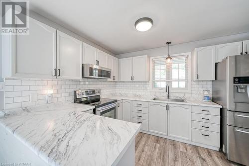 18 Windemere Avenue, Tillsonburg, ON - Indoor Photo Showing Kitchen With Upgraded Kitchen