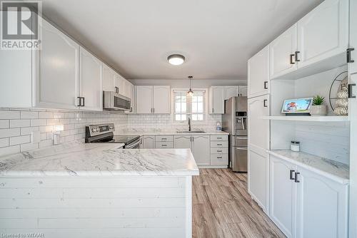 18 Windemere Avenue, Tillsonburg, ON - Indoor Photo Showing Kitchen