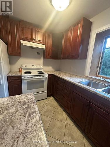 18627 Shaws Creek, Caledon, ON - Indoor Photo Showing Kitchen With Double Sink