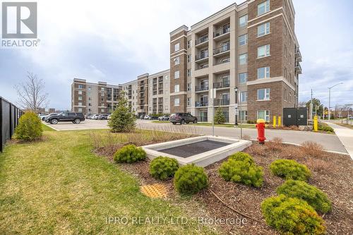 628 - 610 Farmstead Drive, Milton, ON - Outdoor With Facade