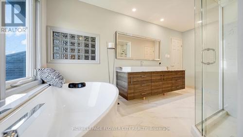 15 Bayside Court W, London, ON - Indoor Photo Showing Bathroom