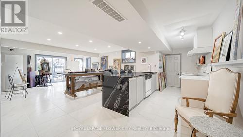 15 Bayside Court W, London, ON - Indoor Photo Showing Kitchen