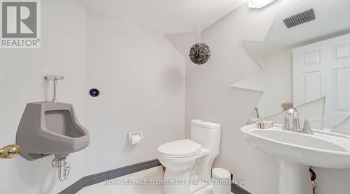 15 Bayside Court W, London, ON - Indoor Photo Showing Bathroom