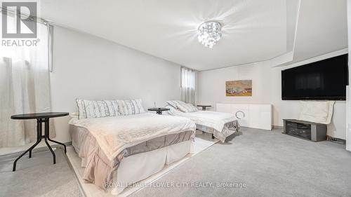 15 Bayside Court W, London, ON - Indoor Photo Showing Bedroom