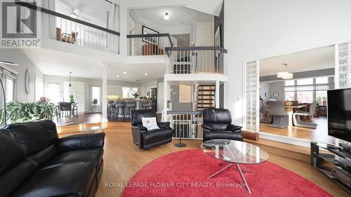 15 Bayside Court W, London, ON - Indoor Photo Showing Living Room