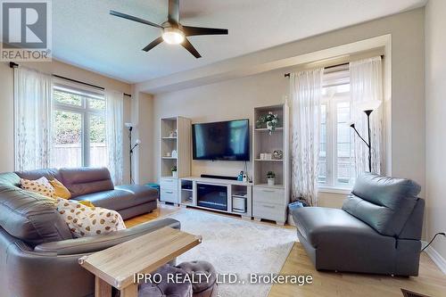 80 Oakhaven Place, Hamilton, ON - Indoor Photo Showing Living Room