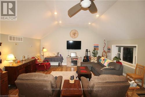 401838 Grey County Rd 4, West Grey, ON - Indoor Photo Showing Living Room