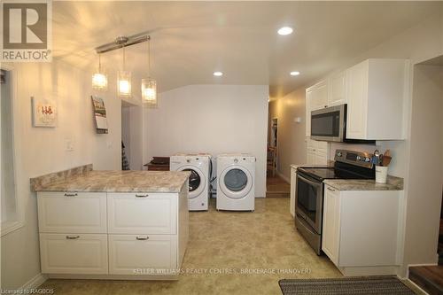 401838 Grey County Rd 4, West Grey, ON - Indoor Photo Showing Laundry Room