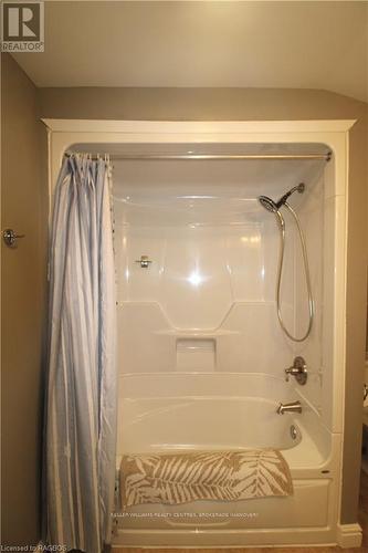 401838 Grey County Rd 4, West Grey, ON - Indoor Photo Showing Bathroom