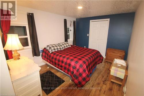 401838 Grey County Rd 4, West Grey, ON - Indoor Photo Showing Bedroom