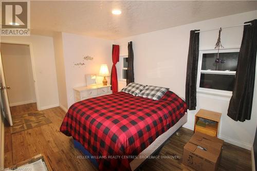 401838 Grey County Rd 4, West Grey, ON - Indoor Photo Showing Bedroom