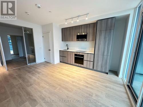 610 - 117 Broadway Avenue, Toronto, ON - Indoor Photo Showing Kitchen