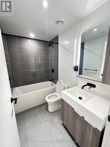 610 - 117 Broadway Avenue, Toronto, ON - Indoor Photo Showing Bathroom