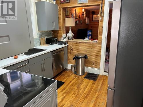 378 Pine Street, Sudbury, ON - Indoor Photo Showing Kitchen