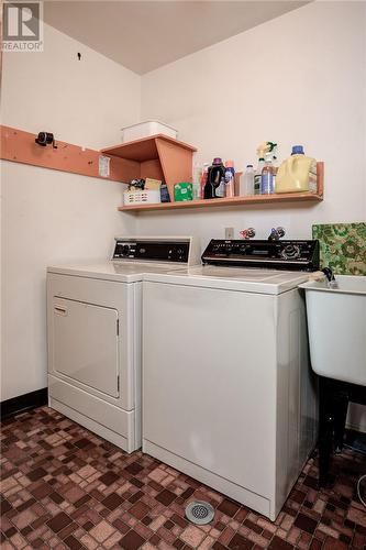 511 Buchanan Street, Sudbury, ON - Indoor Photo Showing Laundry Room