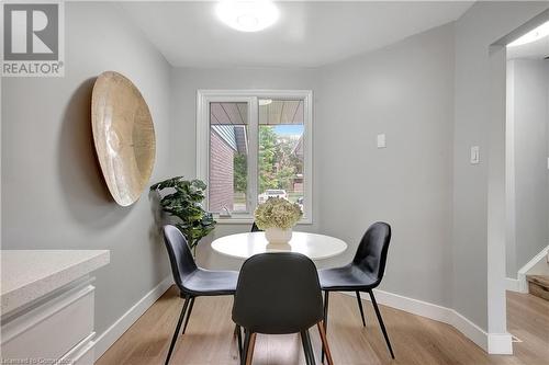 405 Kingscourt Drive Unit# 4, Waterloo, ON - Indoor Photo Showing Dining Room