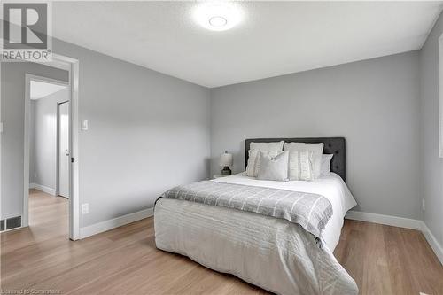 405 Kingscourt Drive Unit# 4, Waterloo, ON - Indoor Photo Showing Bedroom