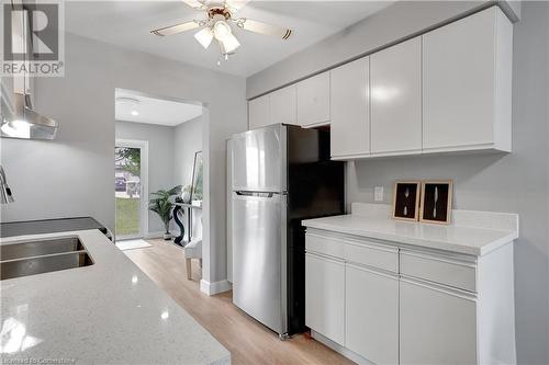 405 Kingscourt Drive Unit# 4, Waterloo, ON - Indoor Photo Showing Kitchen With Double Sink