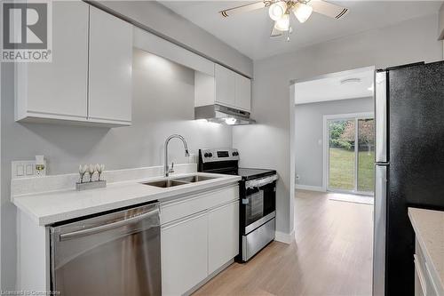 405 Kingscourt Drive Unit# 4, Waterloo, ON - Indoor Photo Showing Kitchen With Double Sink With Upgraded Kitchen