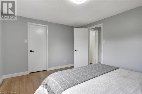 405 Kingscourt Drive Unit# 4, Waterloo, ON - Indoor Photo Showing Bedroom