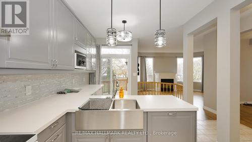 1035 Beatrice Street E, Oshawa, ON - Indoor Photo Showing Kitchen