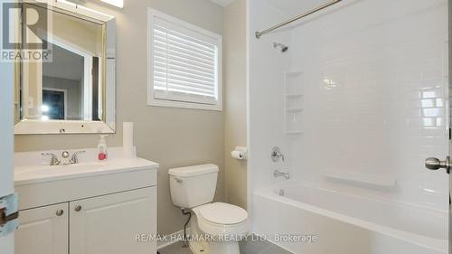 1035 Beatrice Street E, Oshawa, ON - Indoor Photo Showing Bathroom