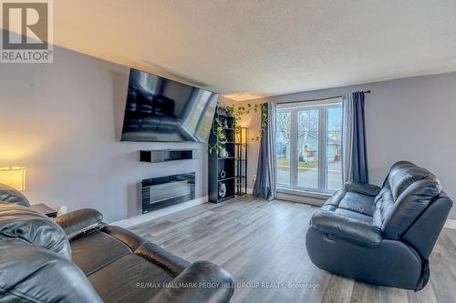 283 James Street E, Orillia, ON - Indoor Photo Showing Living Room With Fireplace