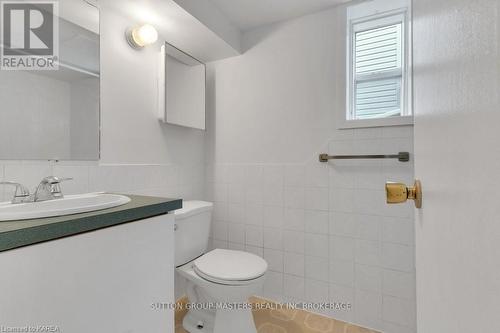 515 Rideau Street, Kingston (East Of Sir John A. Blvd), ON - Indoor Photo Showing Bathroom