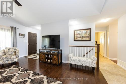 52 James Avenue, Tillsonburg, ON - Indoor Photo Showing Living Room