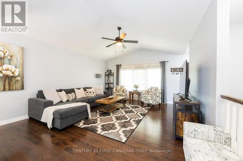 52 James Avenue, Tillsonburg, ON - Indoor Photo Showing Living Room