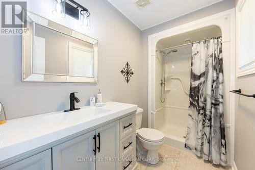 52 James Avenue, Tillsonburg, ON - Indoor Photo Showing Bathroom