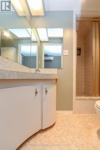 31 Glass Avenue E, London, ON - Indoor Photo Showing Bathroom