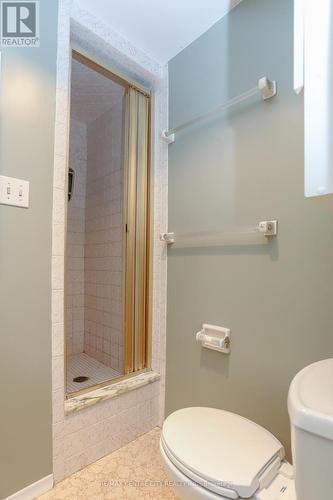 31 Glass Avenue E, London, ON - Indoor Photo Showing Bathroom