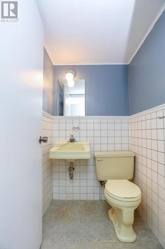 31 Glass Avenue E, London, ON - Indoor Photo Showing Bathroom