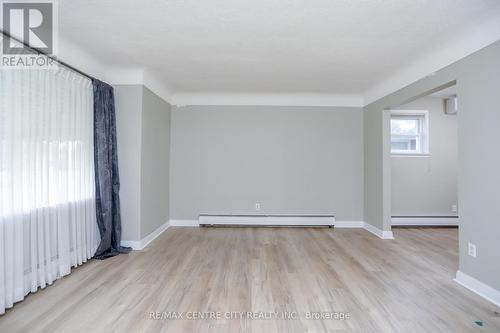 31 Glass Avenue E, London, ON - Indoor Photo Showing Other Room