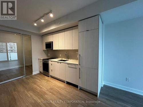 1103 - 4130 Parkside Village Drive, Mississauga, ON - Indoor Photo Showing Kitchen