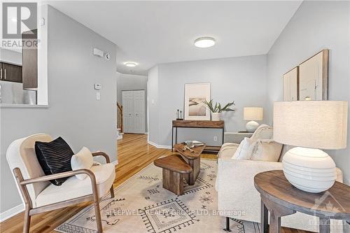 139 Romina Street, Ottawa, ON - Indoor Photo Showing Living Room