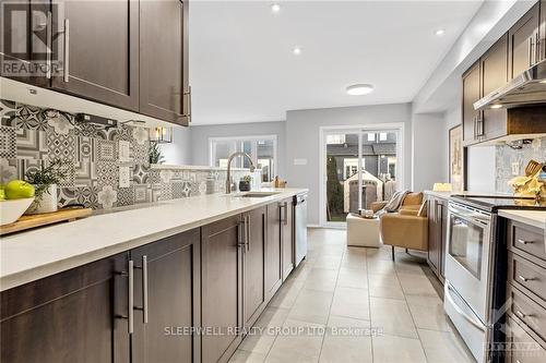 139 Romina Street, Ottawa, ON - Indoor Photo Showing Kitchen With Upgraded Kitchen