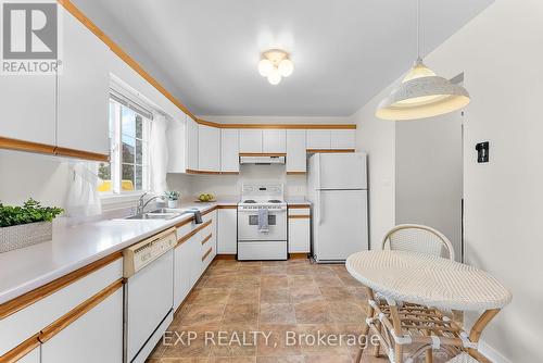 27 - 7470 Monastery Drive, Niagara Falls (208 - Mt. Carmel), ON - Indoor Photo Showing Kitchen With Double Sink